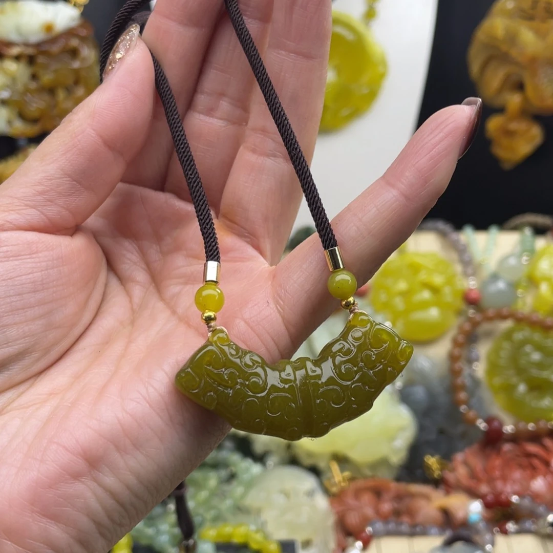 未镶嵌蛇纹石玉颈饰