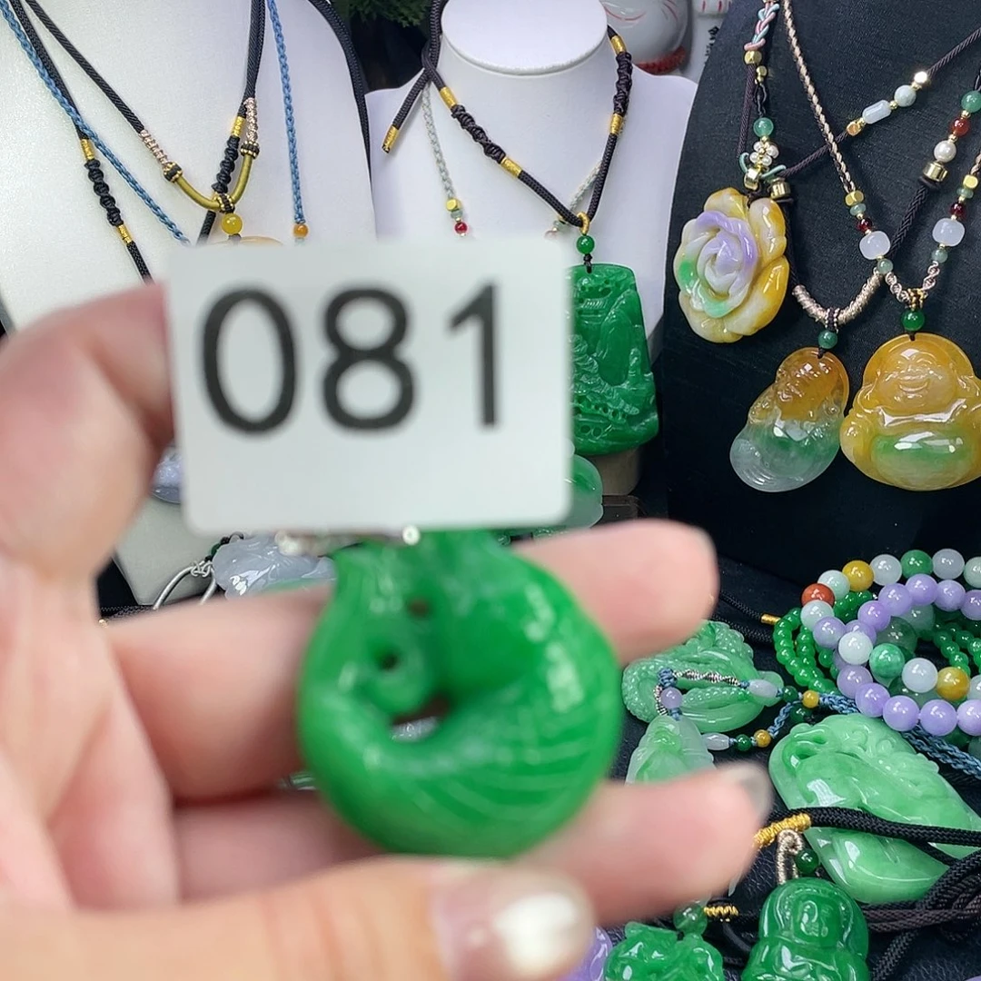 翡翠未镶嵌吊坠(赠链)