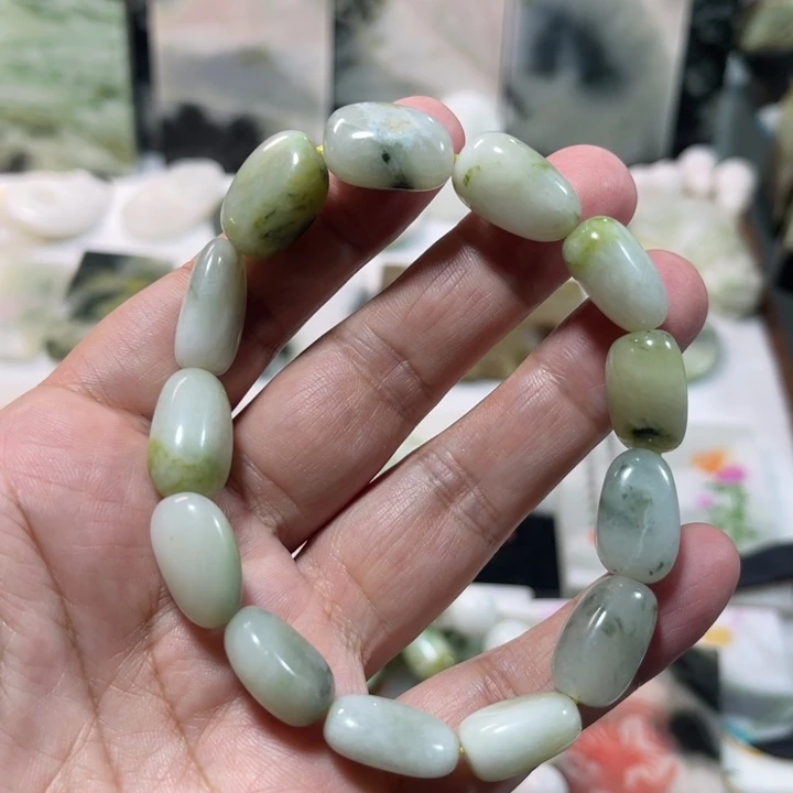 独山玉未镶嵌颈饰