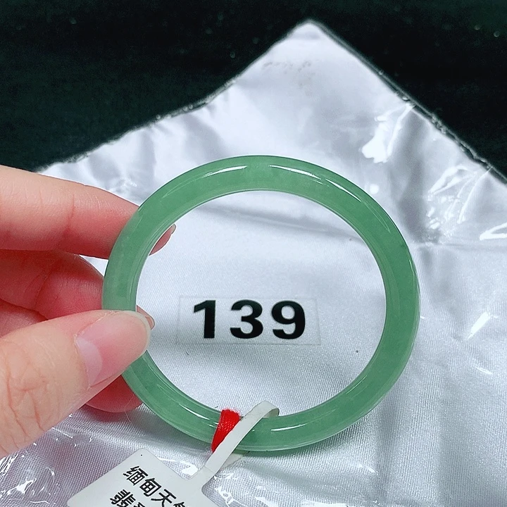 翡翠未镶嵌手镯（圆镯）