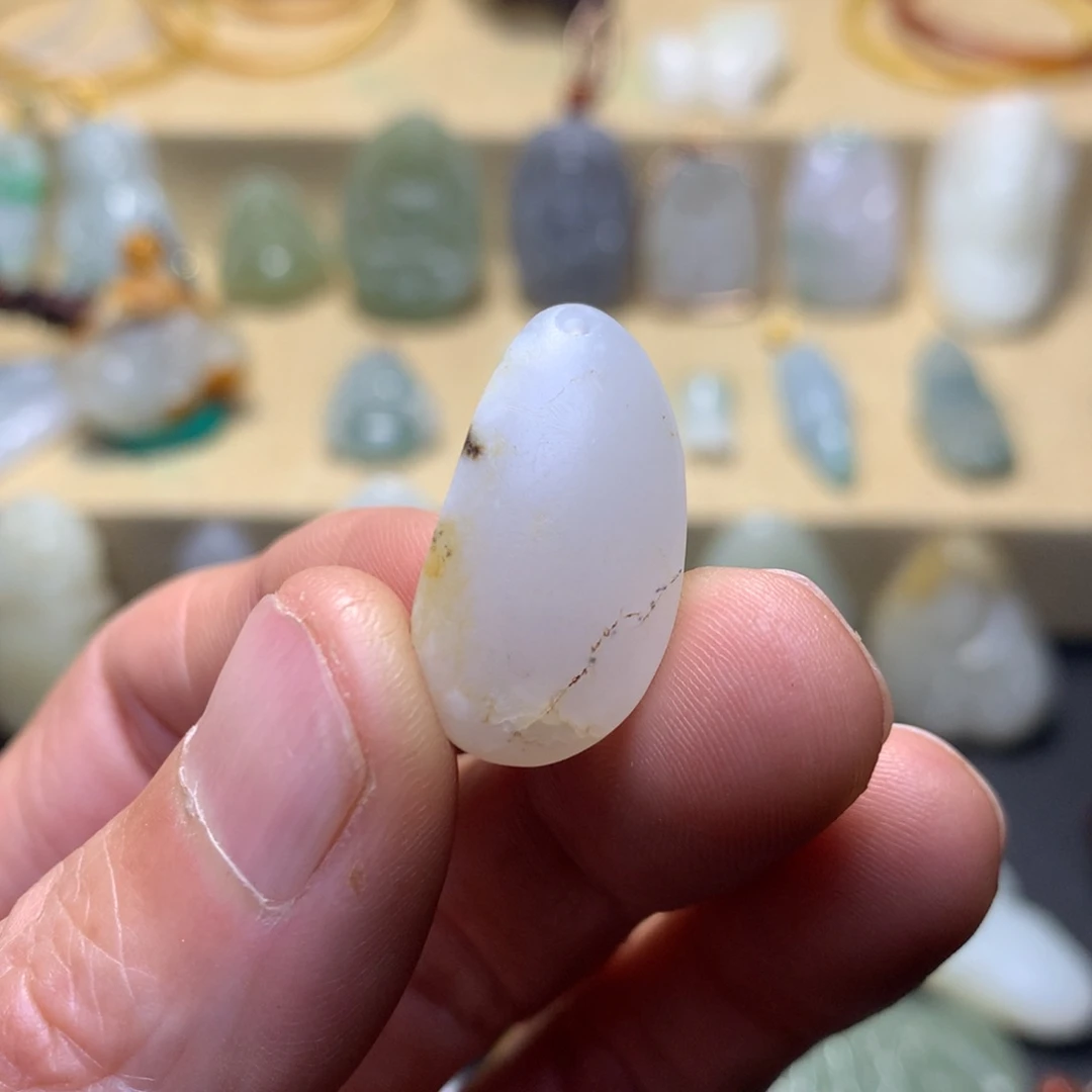 颈饰未镶嵌和田玉老**?