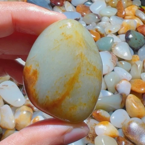 和田玉未镶嵌珠宝奇石58克