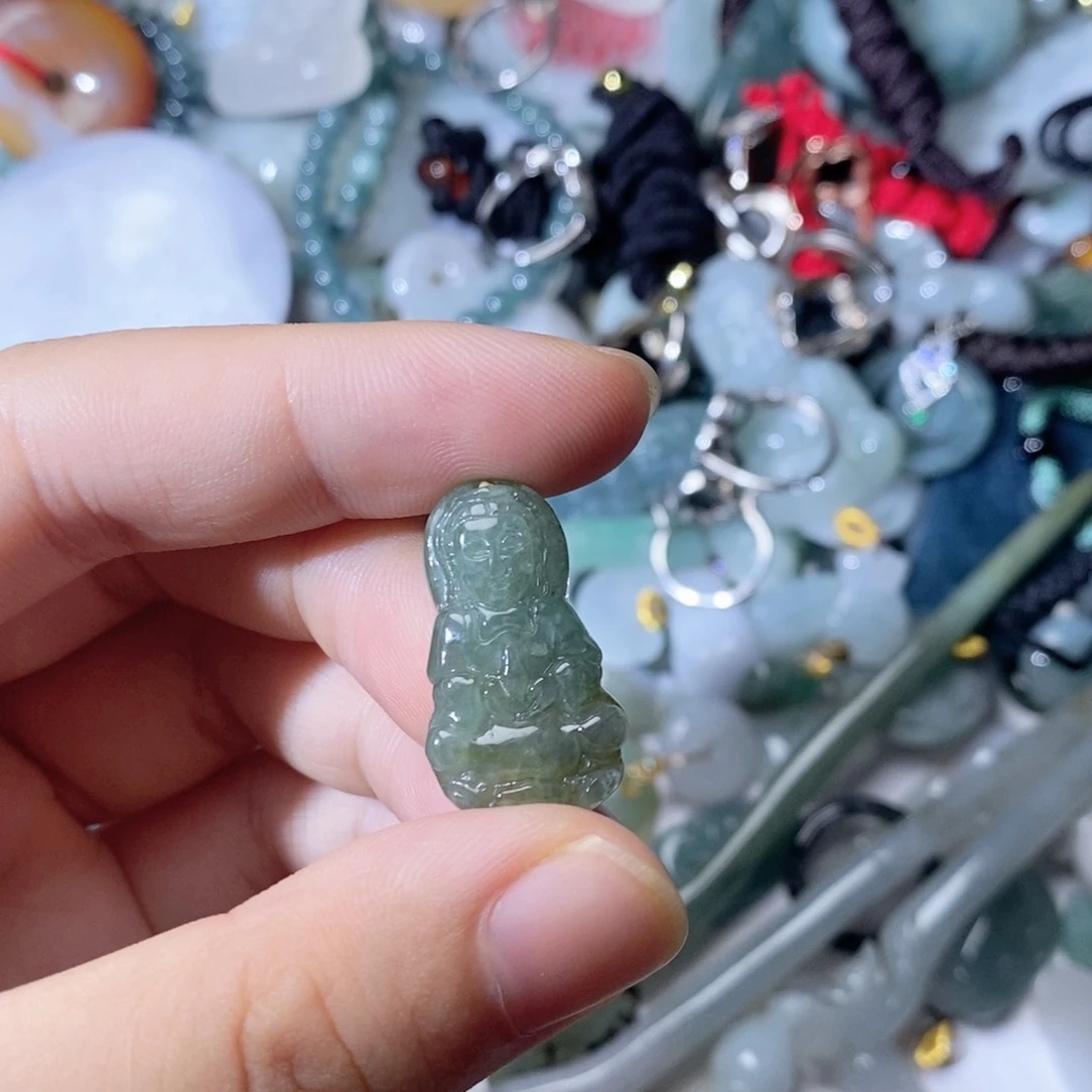 翡翠未镶嵌颈饰好