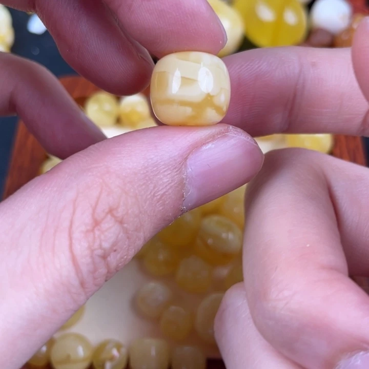 琥珀裸石未镶嵌天然28