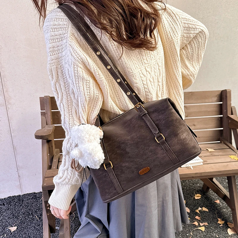 采晨原创女包个性时尚枕头保龄球包通勤面包单肩腋下斜挎托特包潮