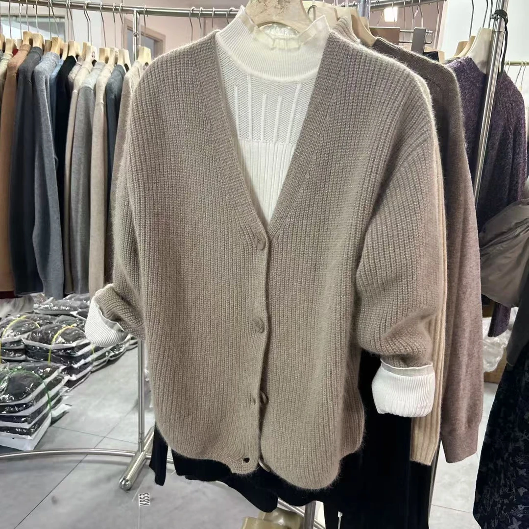 纯色亮丝元宝针加厚驼色开衫毛衣