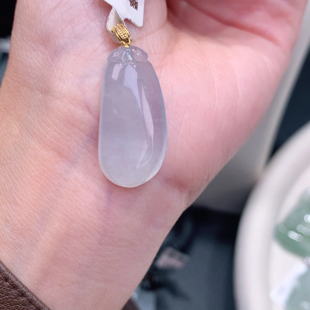 颈饰18K金镶嵌翡翠炸光瓜瓜