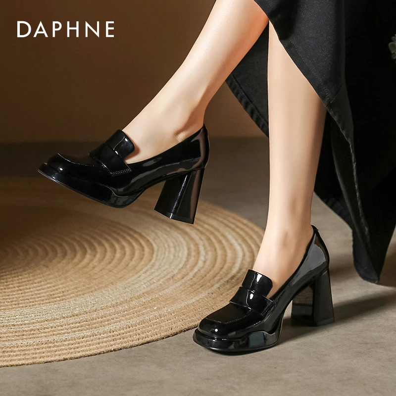 Daphne/达芙妮方头防水台方根高跟鞋法式玛丽珍漆皮粗跟女鞋春秋