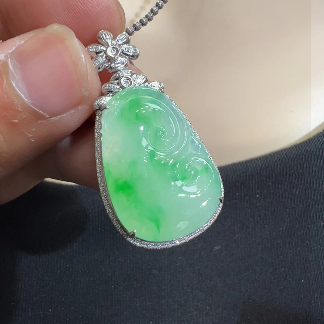 翡翠吊坠(不含链)18K金镶嵌