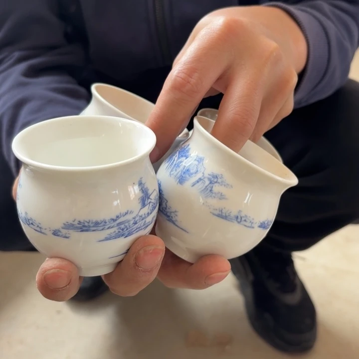 微瑕青花瓷器值得购买