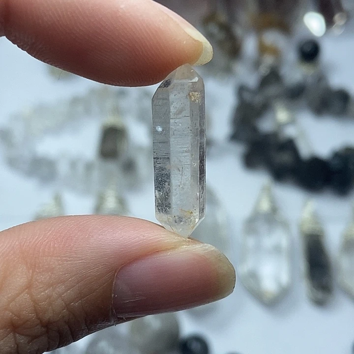 水晶未镶嵌颈饰玻璃体双尖长条