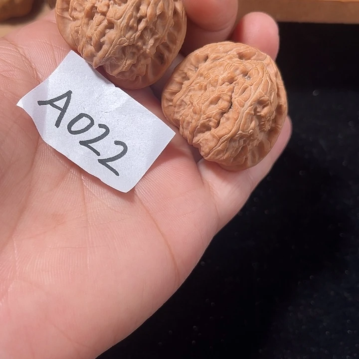 吊坠文玩核桃白师子