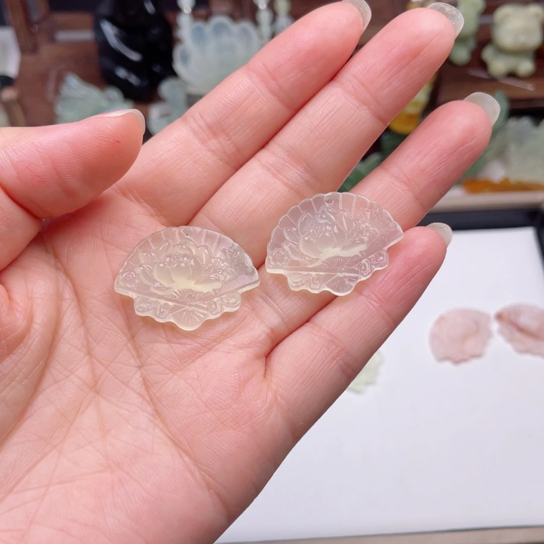 蛇纹石玉未镶嵌颈饰来****踪