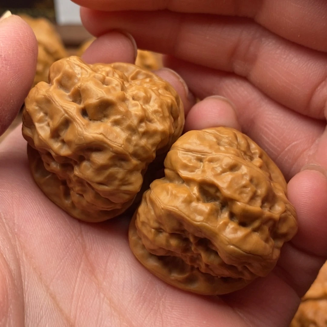 【闪购商品】文玩核桃把件边36左右