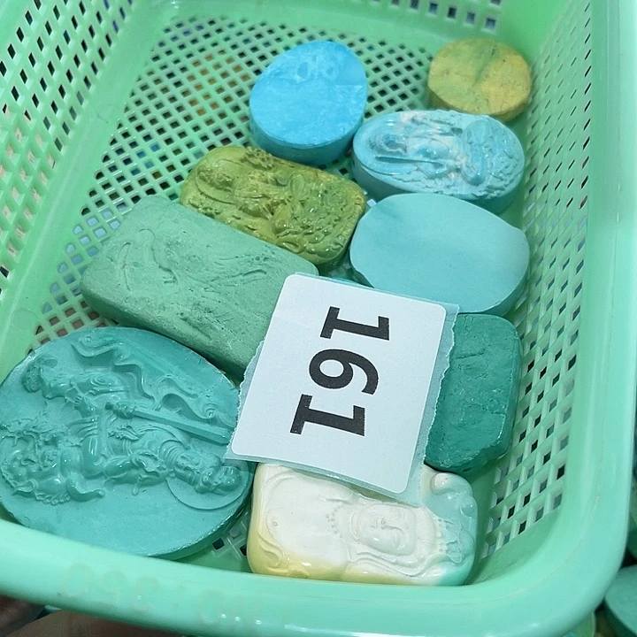 菱锰矿未镶嵌珠宝半成品