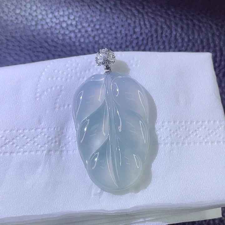 翡翠颈饰18K金镶嵌翡翠