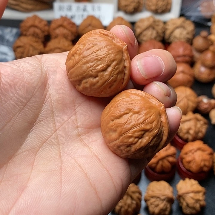 文玩核桃吊坠夜明珠