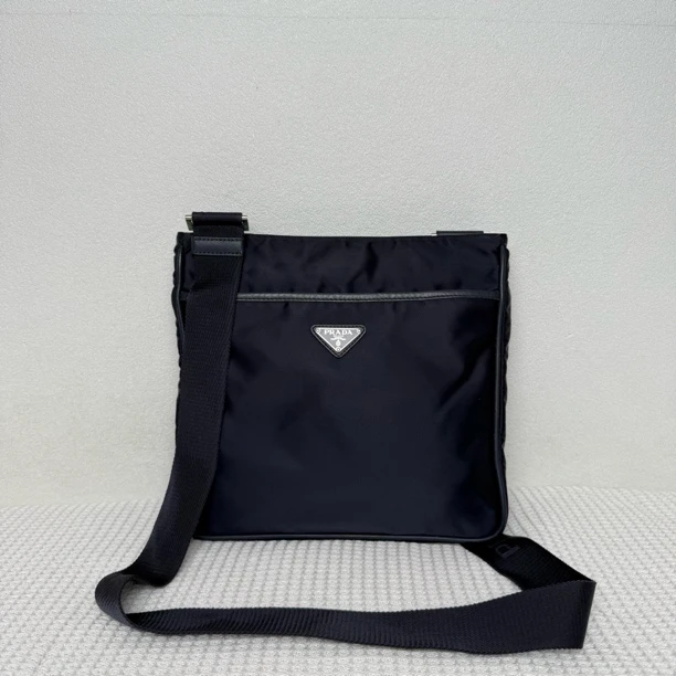 95新 Prada/普拉达 5591/男士休闲通勤蓝色尼龙单肩包