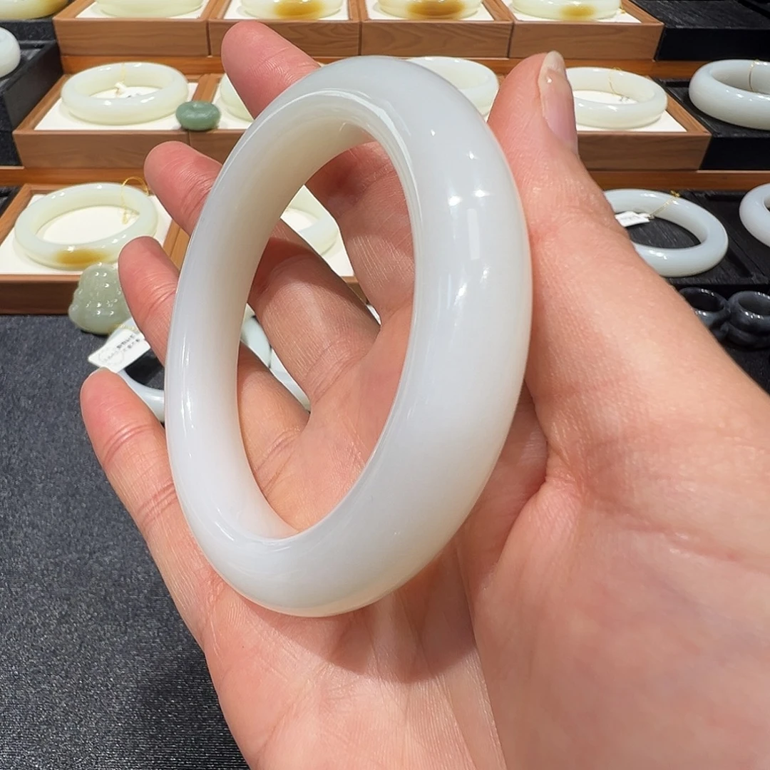 和田玉未镶嵌手镯