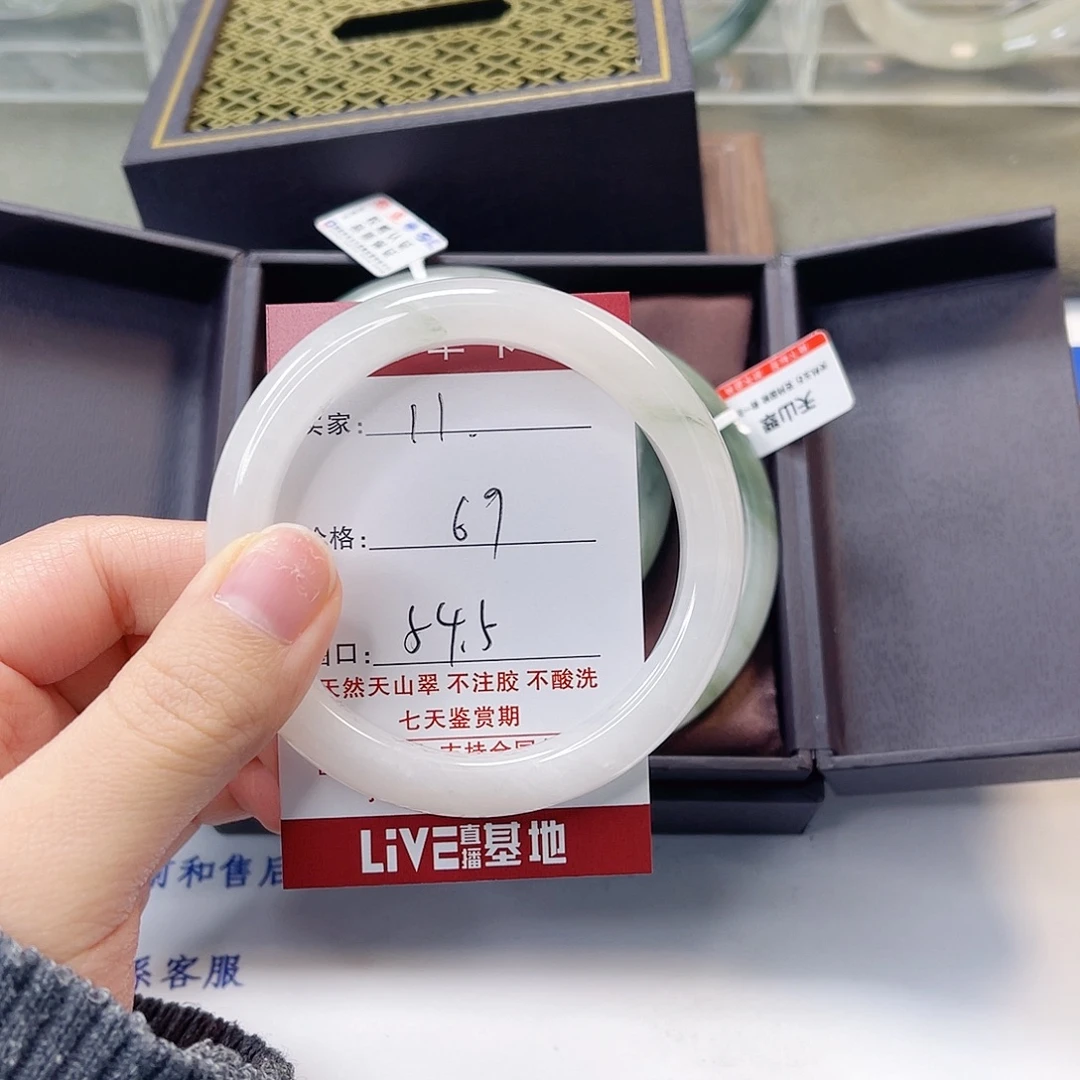 石英质玉未镶嵌手镯11