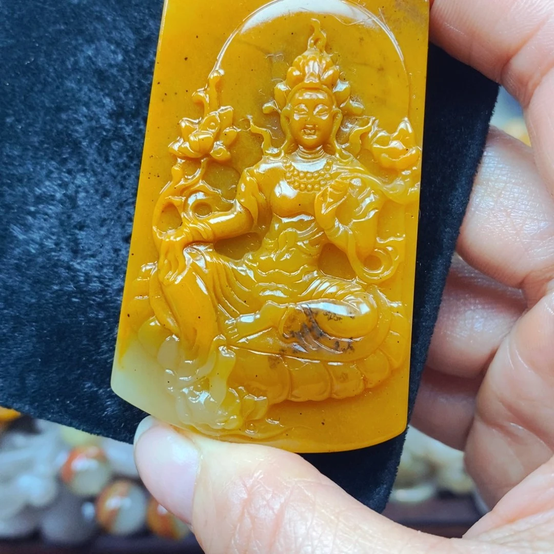 未镶嵌石英质玉（黄龙玉）颈饰