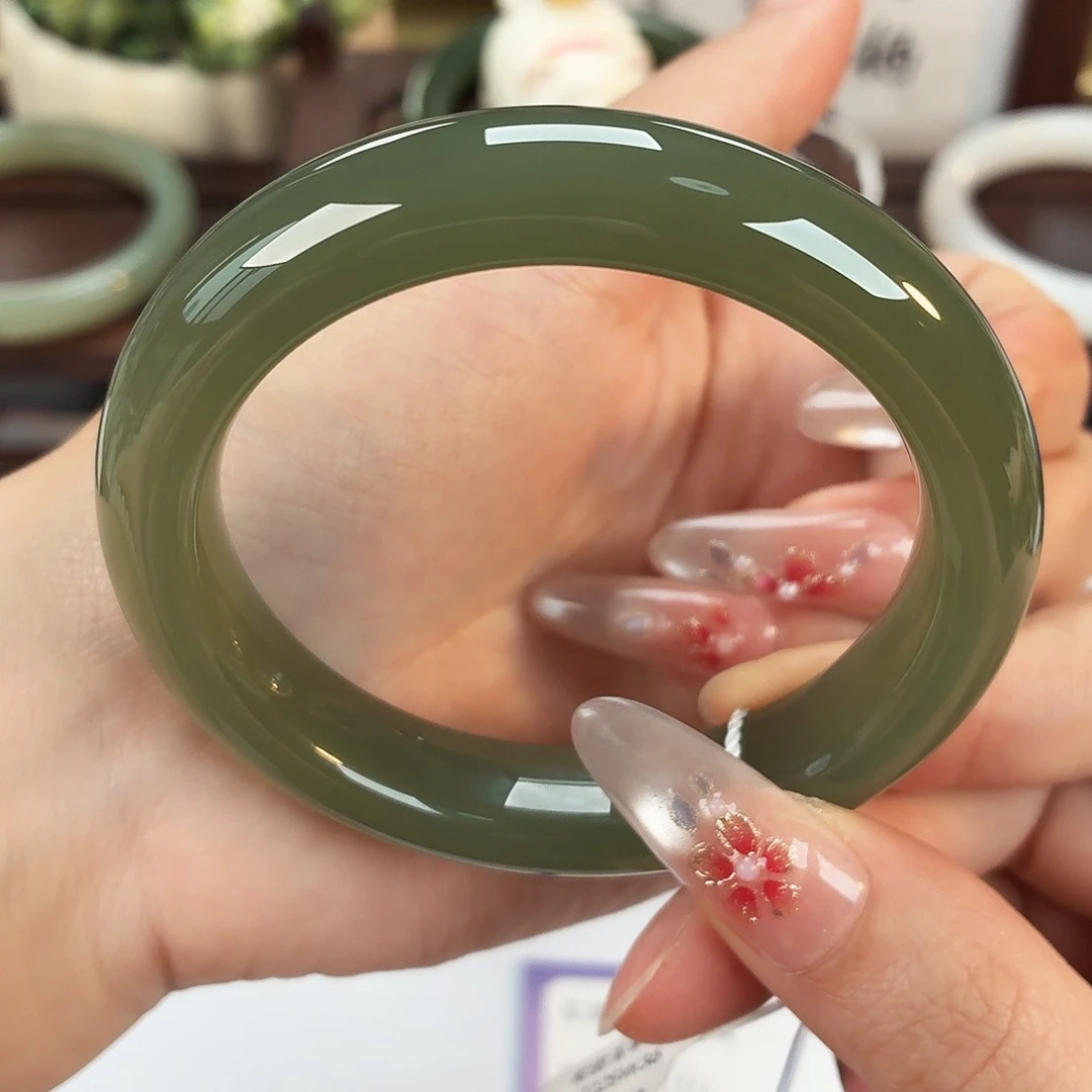 和田玉未镶嵌手镯