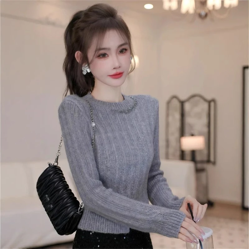 时尚设计感圆领重工钉钻套头毛衣女冬季新款名媛气质减龄短款上衣
