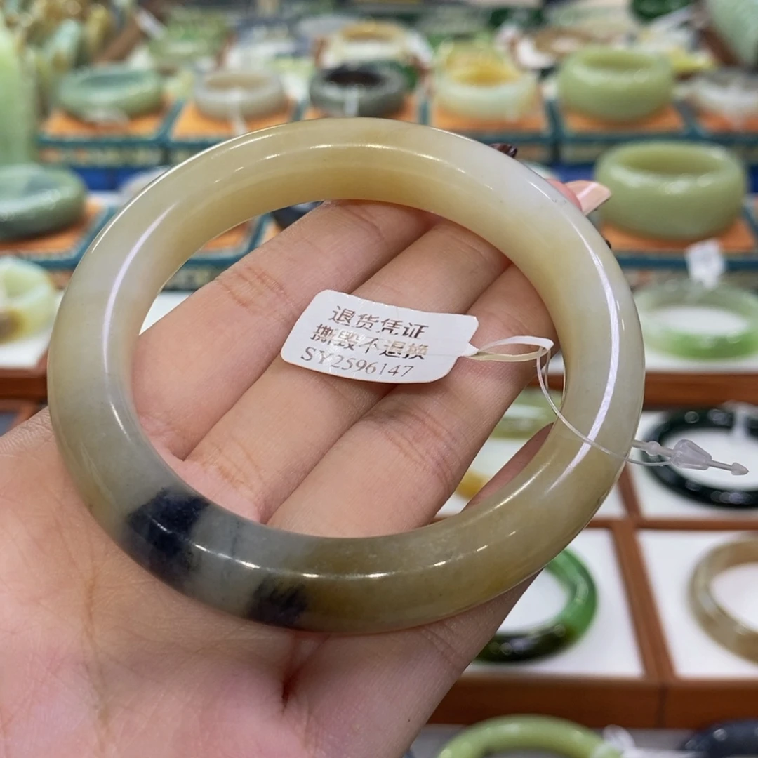 小***哈和田玉未镶嵌手镯楼兰三色57/58