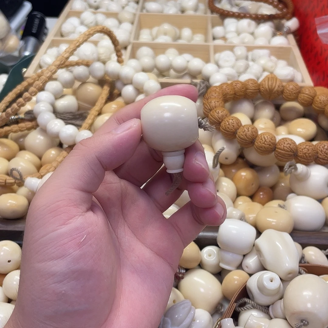 3***、吊坠菩提根/象牙果