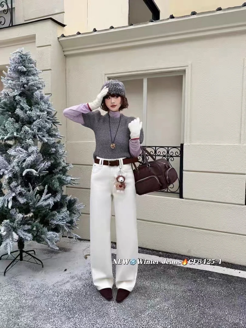 5692欧货冬季米白色加绒牛仔裤女直筒裤窄版阔腿显瘦弹力小熊挂件