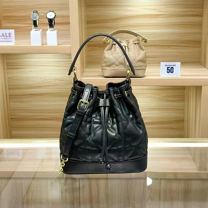 女士真皮牛皮单肩肩包桶包气质洋气休闲简约抽绳韩版A048
