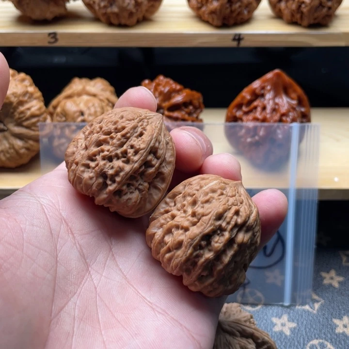 核桃平谷凹的文玩核桃