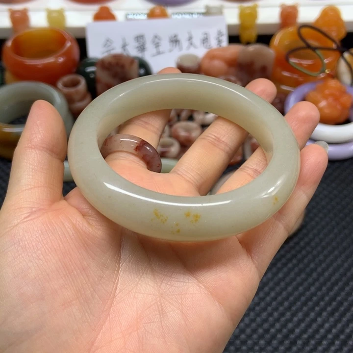 石英质玉未镶嵌手镯