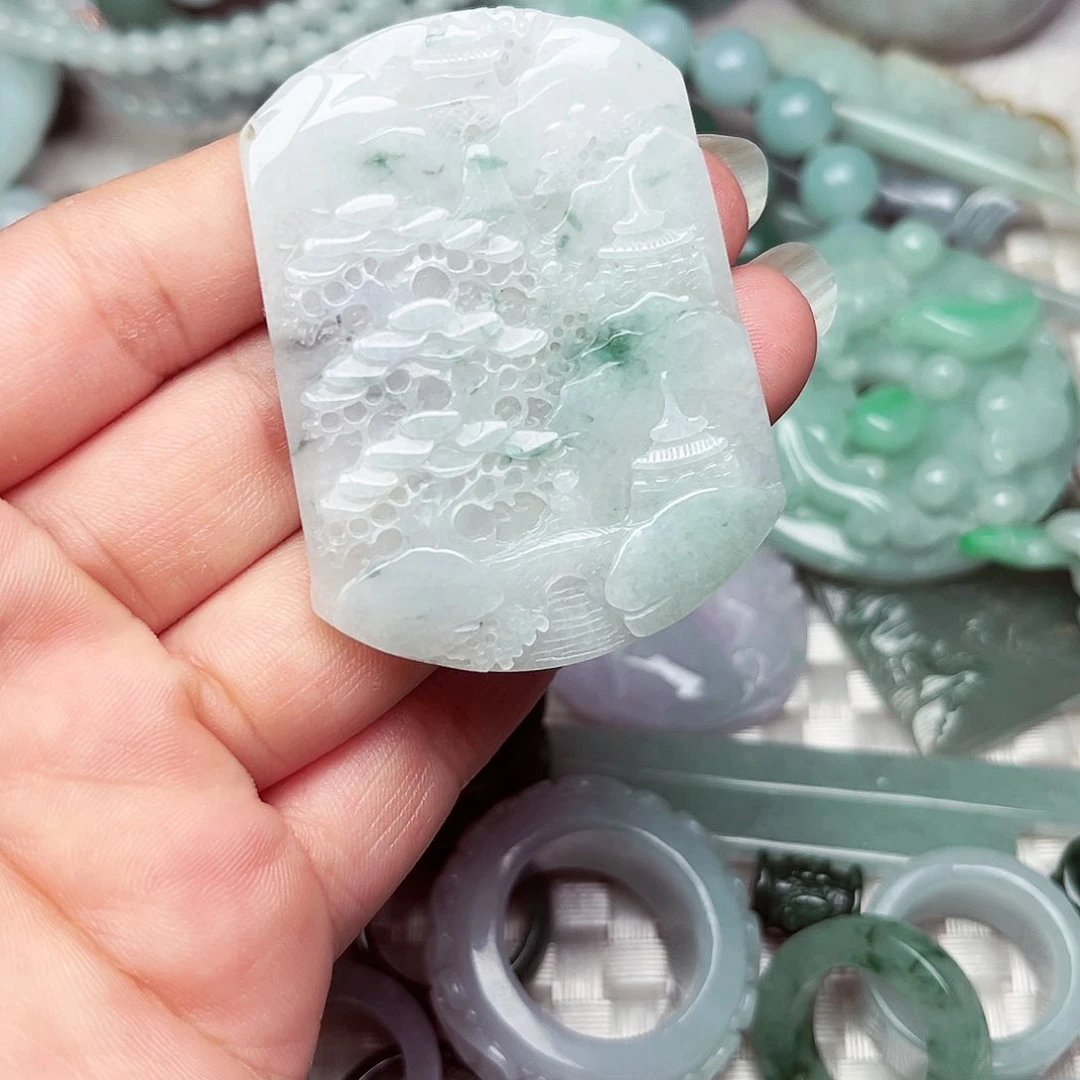 翡翠挂件未镶嵌翡翠