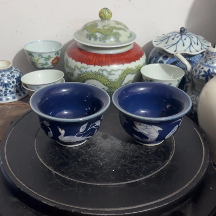 近***财其他一对蓝釉杯子全品