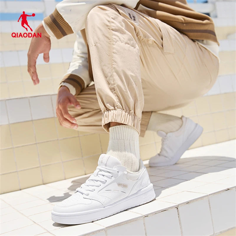 乔丹低帮板鞋男2025春季皮面防水软底休闲运动鞋KM43230508C