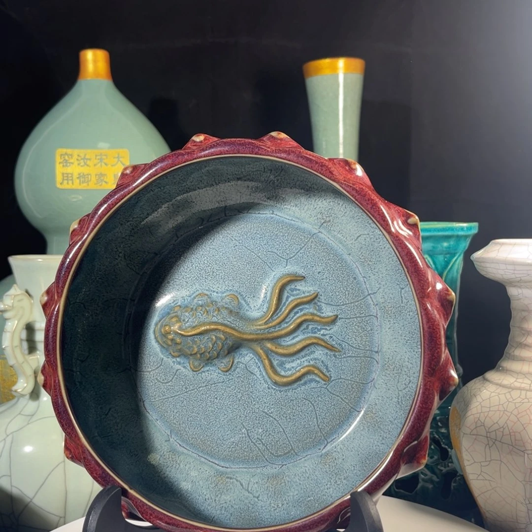 瓶海棠红鼓钉鱼纹洗