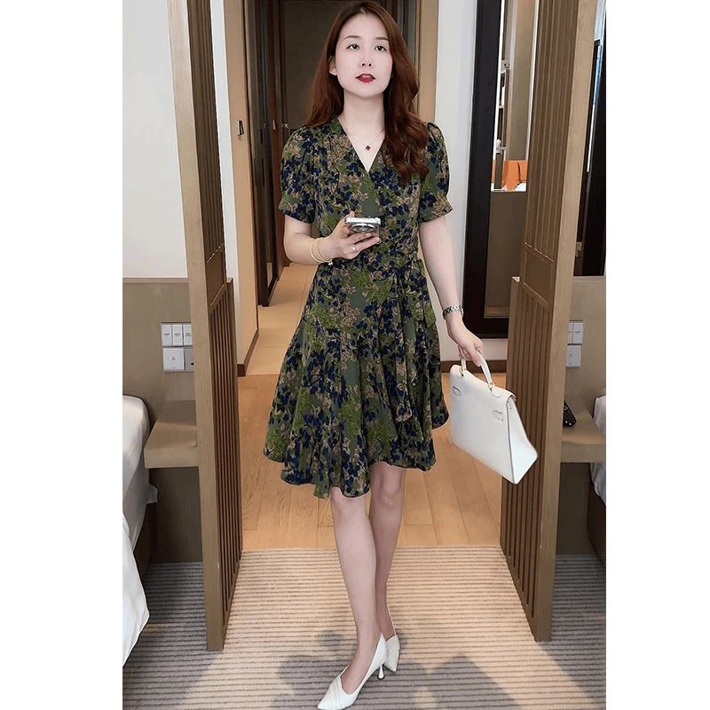 气质女神范V领碎花连衣裙夏2025新款时尚收腰显瘦大码中长款裙子