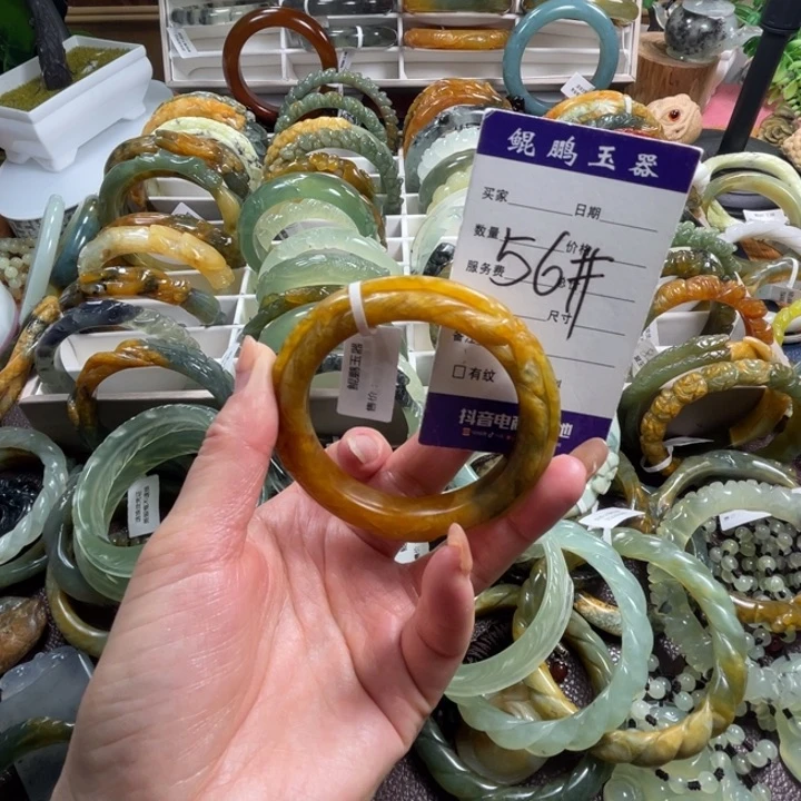 未镶嵌蛇纹石玉颈饰