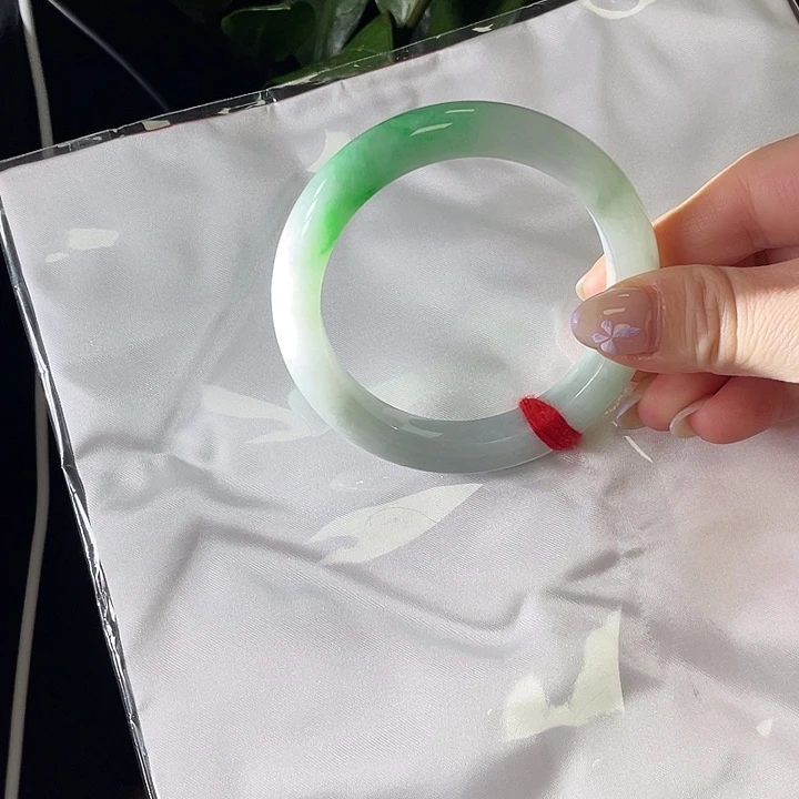 翡翠未镶嵌手镯正圈