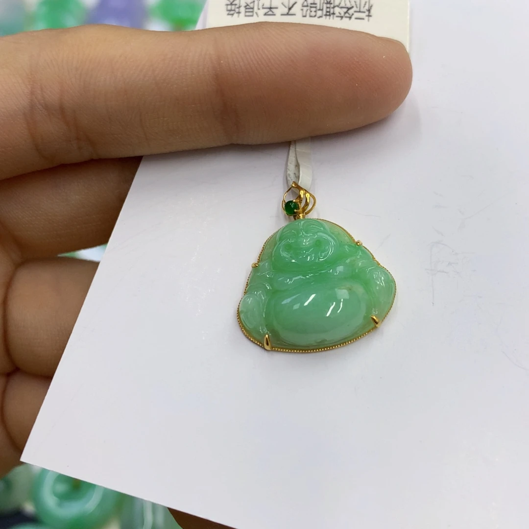 翡翠18K金镶嵌颈饰翡翠