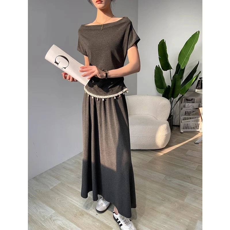 套装女夏季2025新款深灰色T恤一字肩短袖上衣a字休闲半身裙两件套