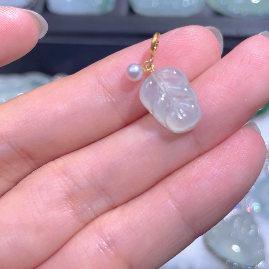 颈饰18K金镶嵌翡翠翡翠