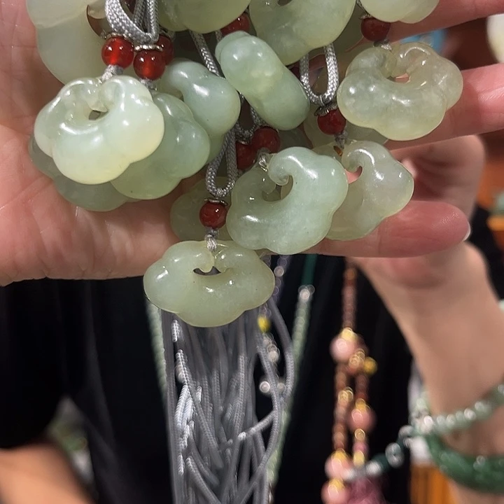 颈饰未镶嵌和田玉（糖玉）