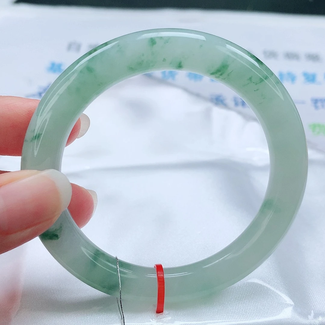 翡翠手镯（圆镯）未镶嵌53圆