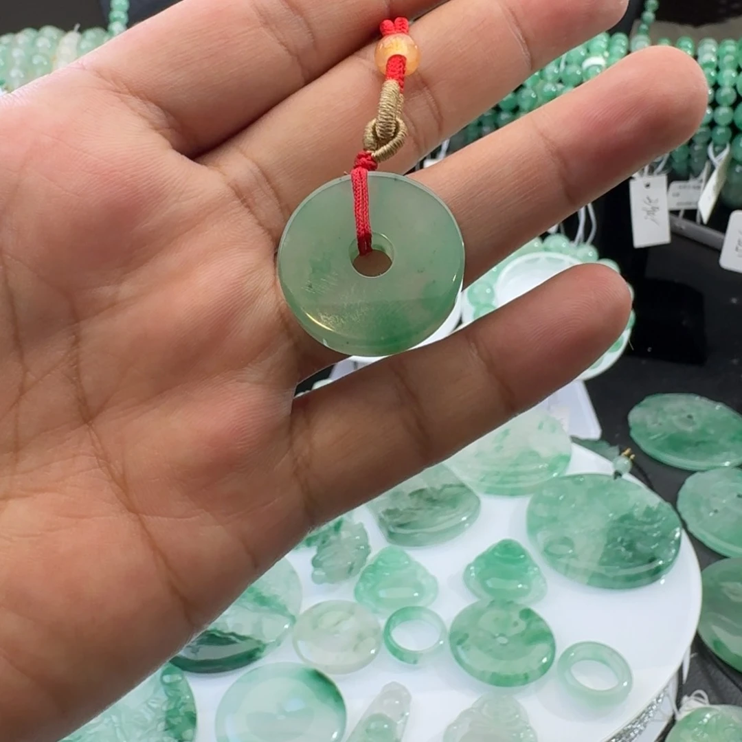 石英质玉未镶嵌颈饰