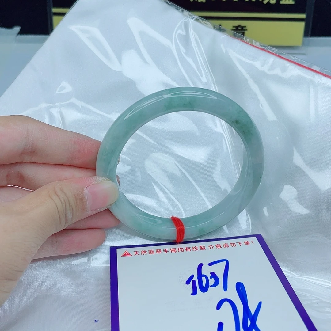 翡翠手镯未镶嵌翡翠
