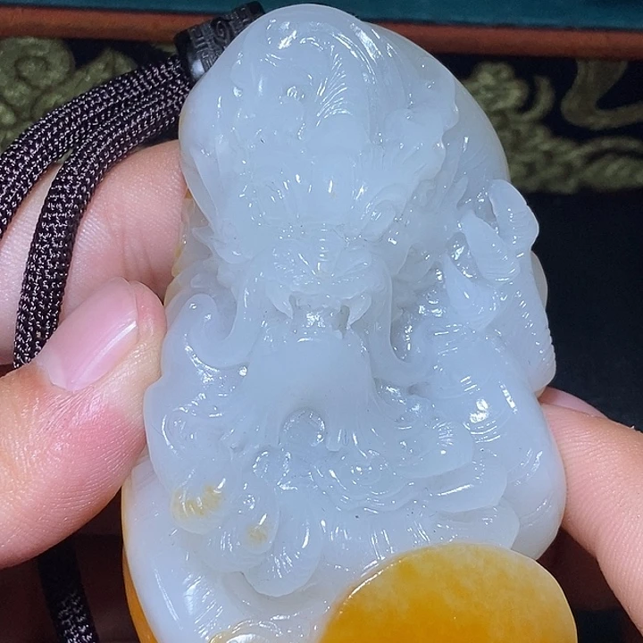 奥***脊和田玉未镶嵌颈饰CC