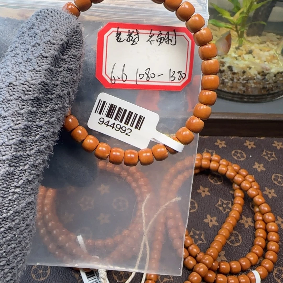 篮***员吊坠橄榄核老挝6.6mm三花单圈