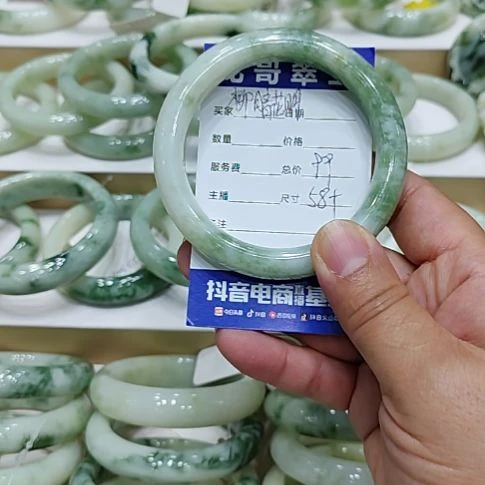 柳***明未镶嵌透闪石-蛇纹石玉手镯